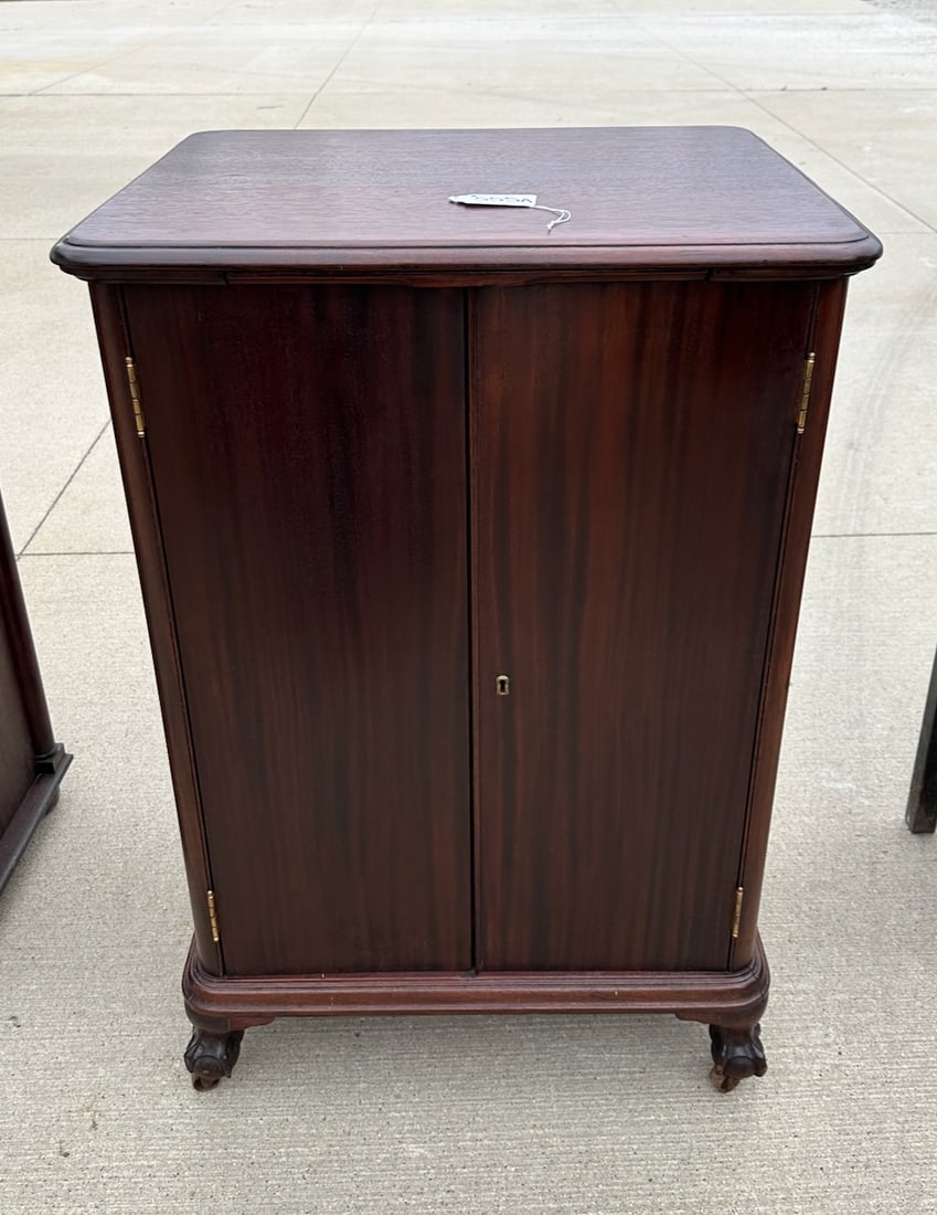 Victor Two Door Record Cabinet (1 of 2)