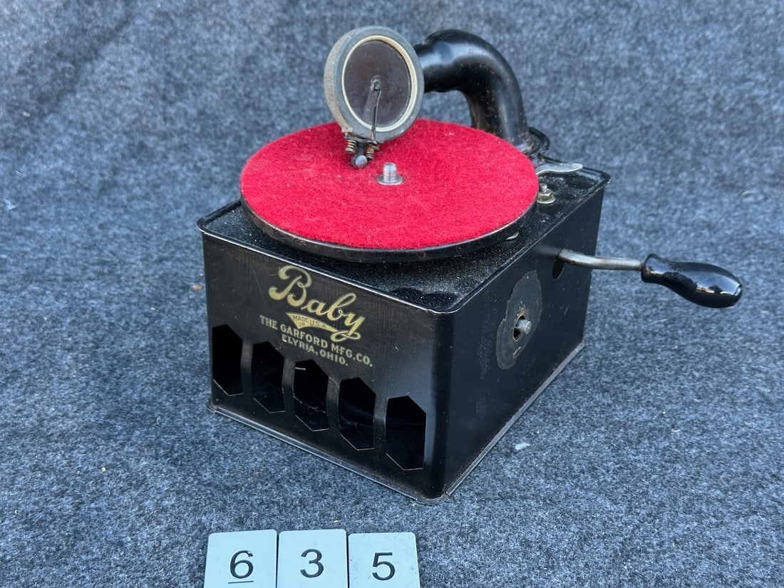 Baby Childs Disc Phonograph (1 of 2)