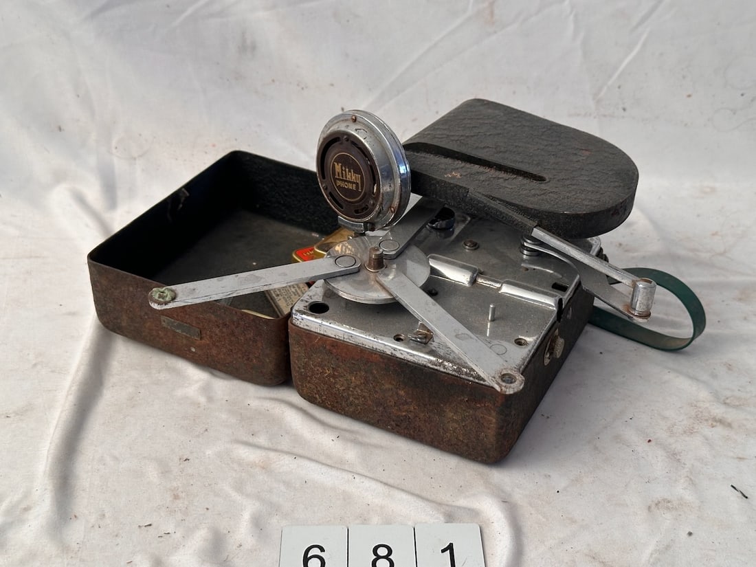Mikkyphone Rectangular Pocket Phonograph (1 of 2)