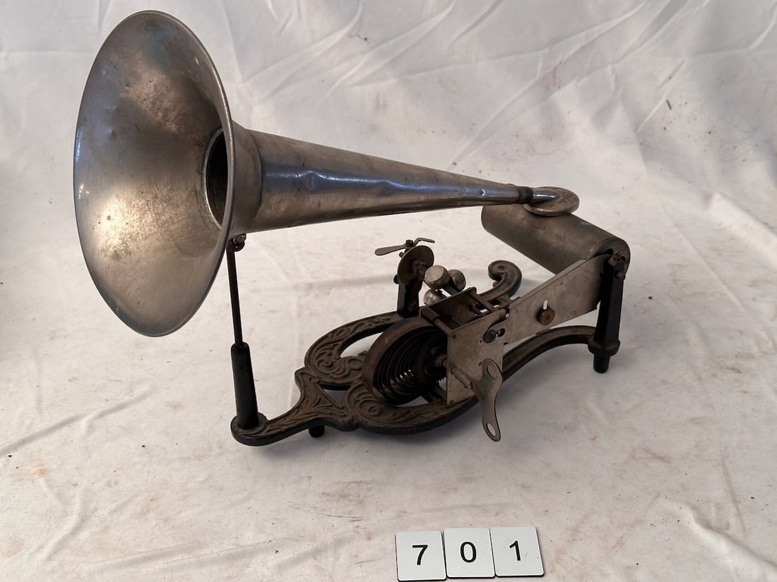 Puck Cylinder Phonograph (1 of 1)