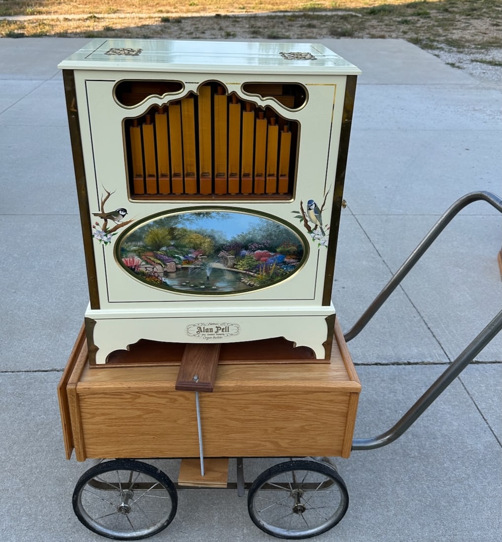 Alan Pell 25 Note Keyless Organ with Cart: 1989, 10 Rolls included.
