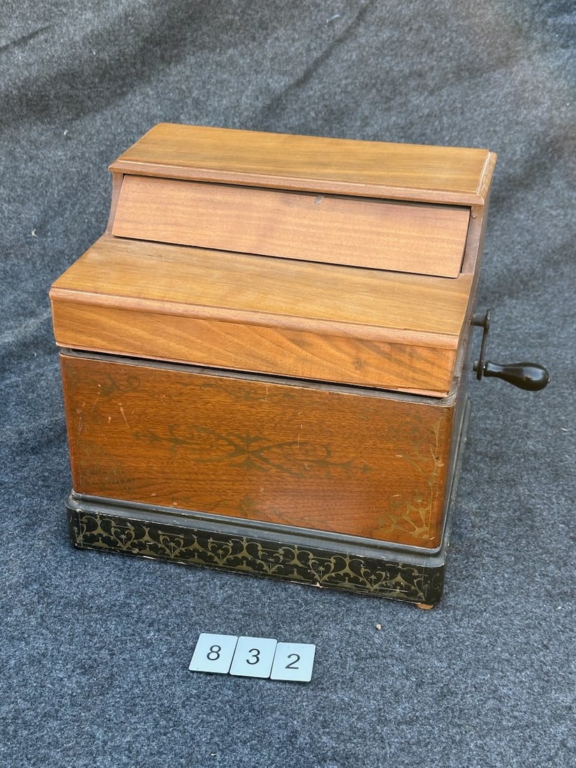 Boyle Melodia Paper Roll Organ: One roll included.