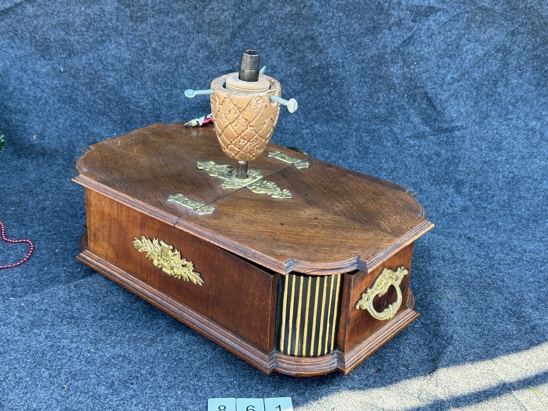 Monopol Revolving Music Christmas Tree Stand (1 of 6)