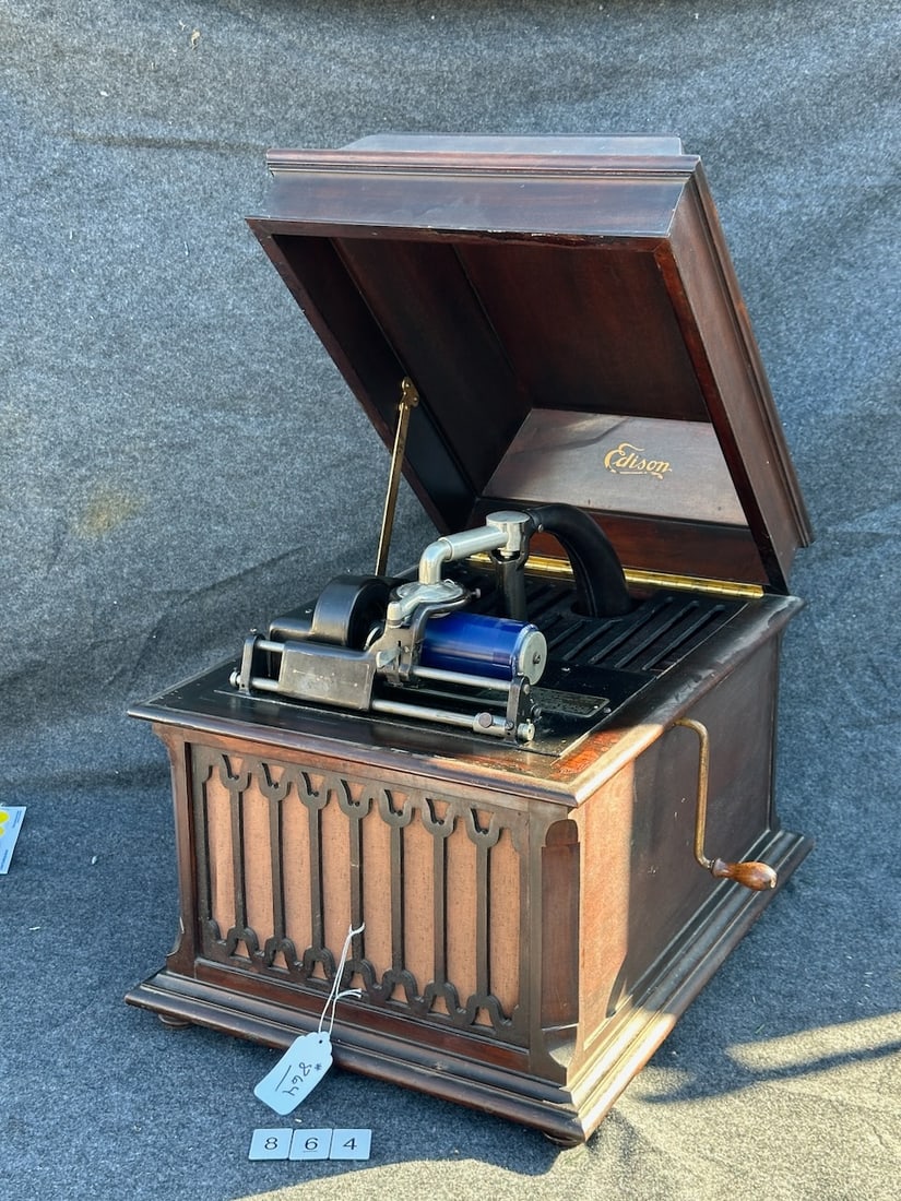 Edison Amberola V Cylinder Phonograph: Mahogany, reproducer and crank. SN-118