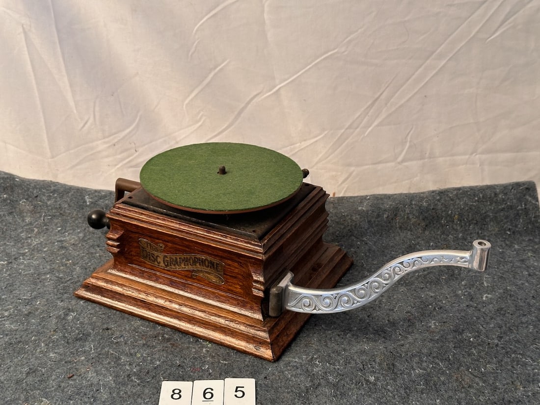 Columbia AK Disc Phonograph (1 of 4)