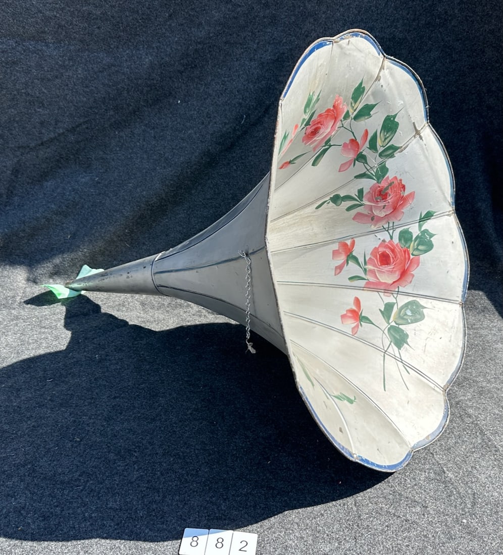 11-Panel Flowered Phonograph Horn (1 of 2)