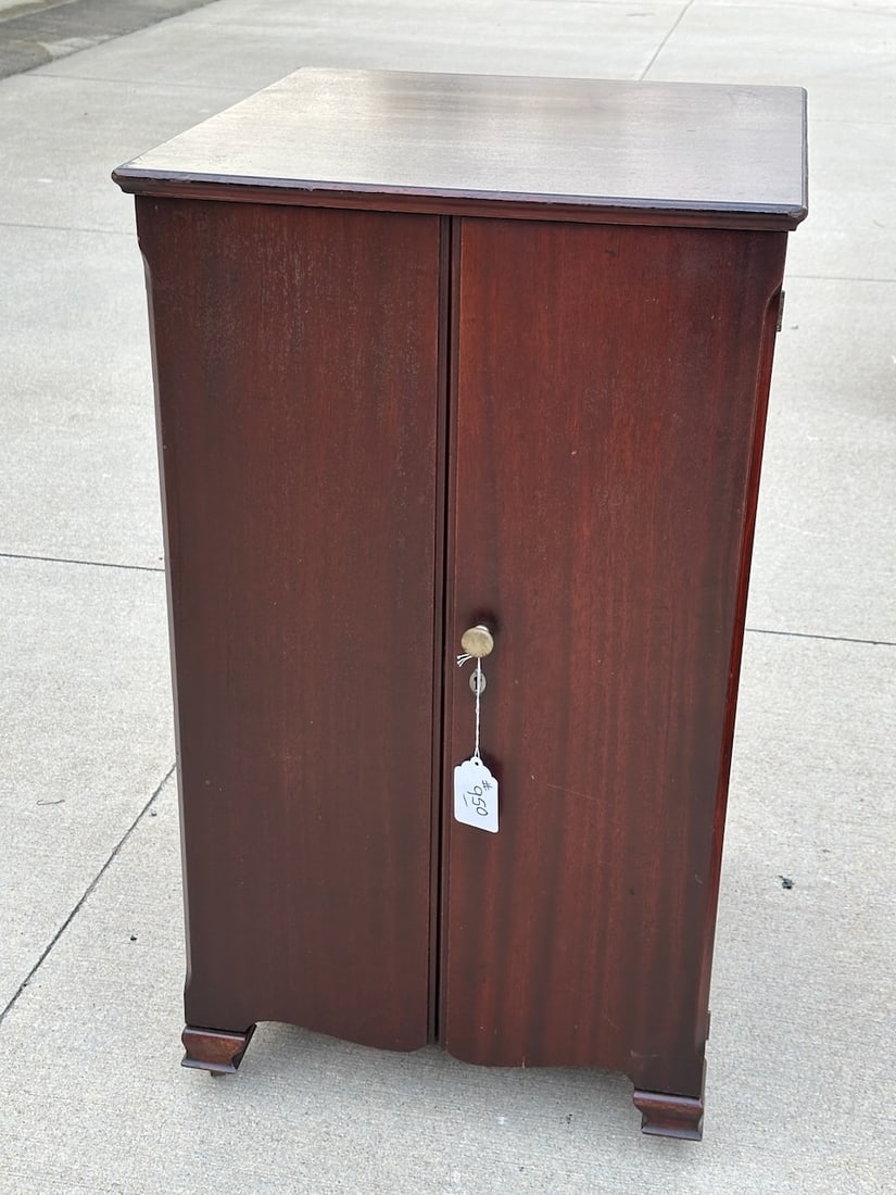 Pooley Two Door Disc Record Cabinet (1 of 7)