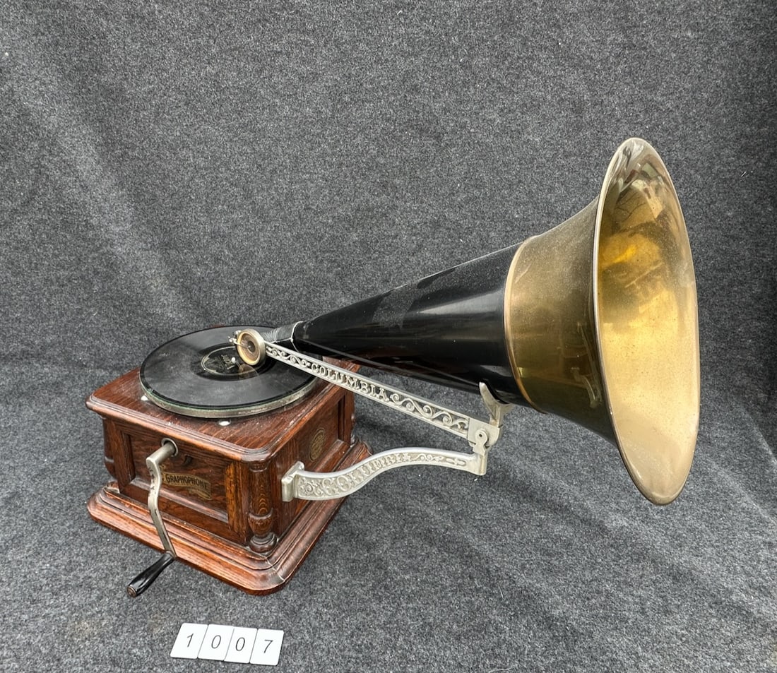 Columbia Front Mount AH Disc Phonograph (1 of 3)