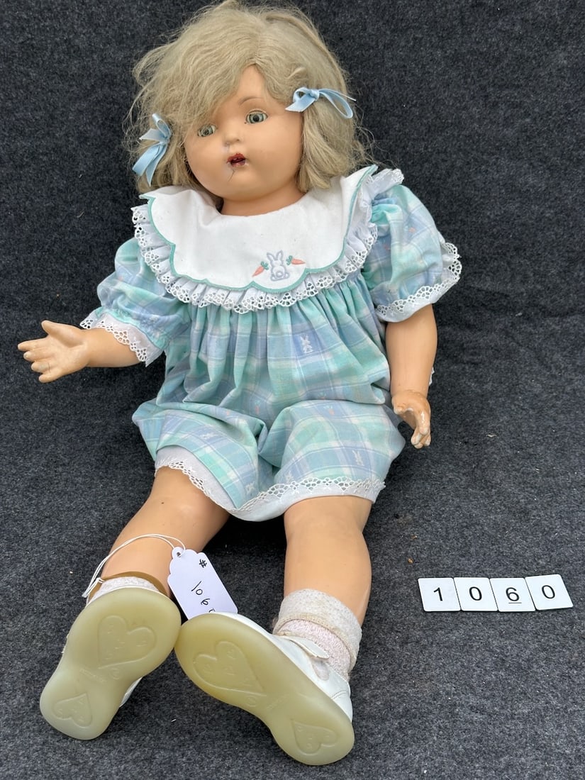 phonograph Doll: Cloth body, One record included
