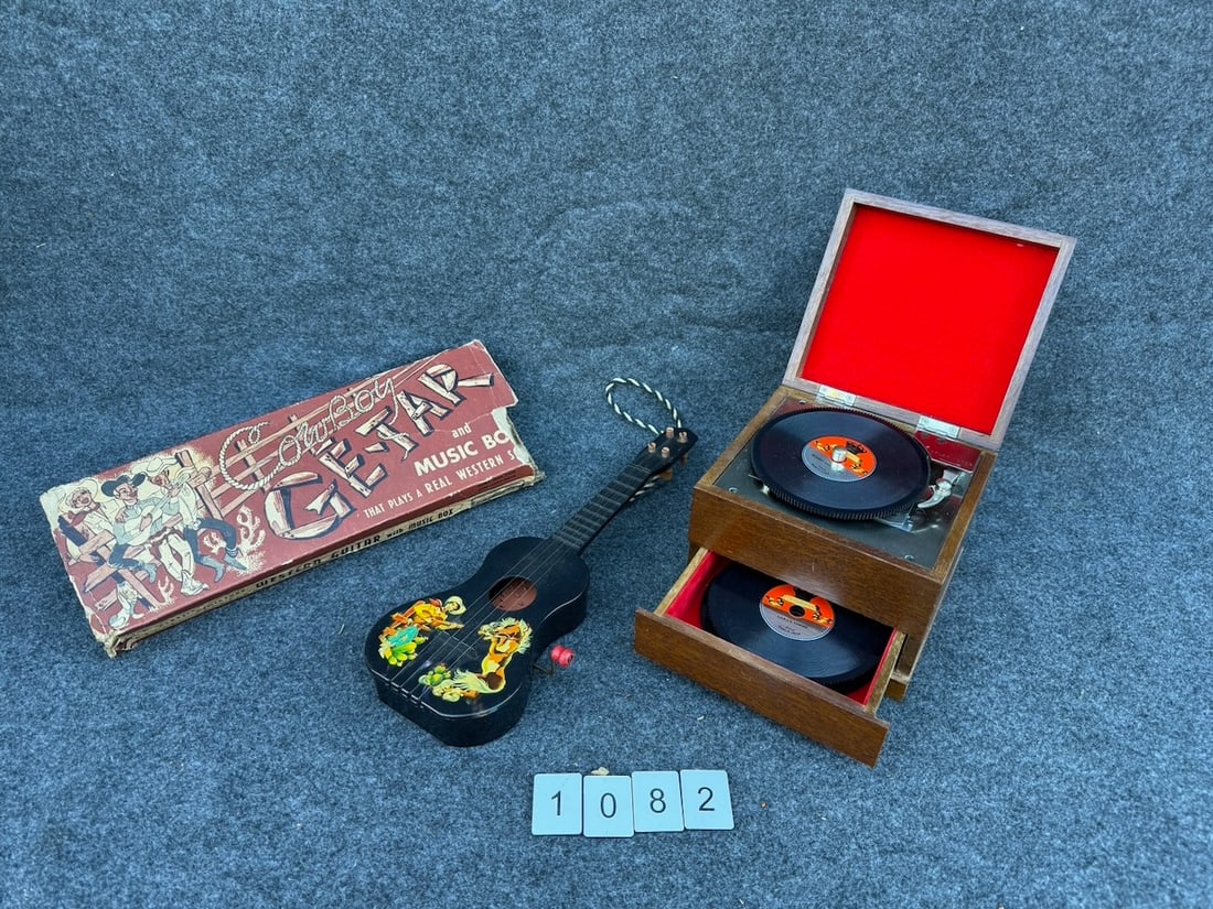 Cowboy GE-Tar and Fuji Disc Music Box: 4-4-1/4" plastic discs.