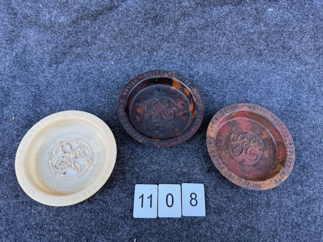(3) General Electrical GE Bakelite Ashtray (1 of 2)