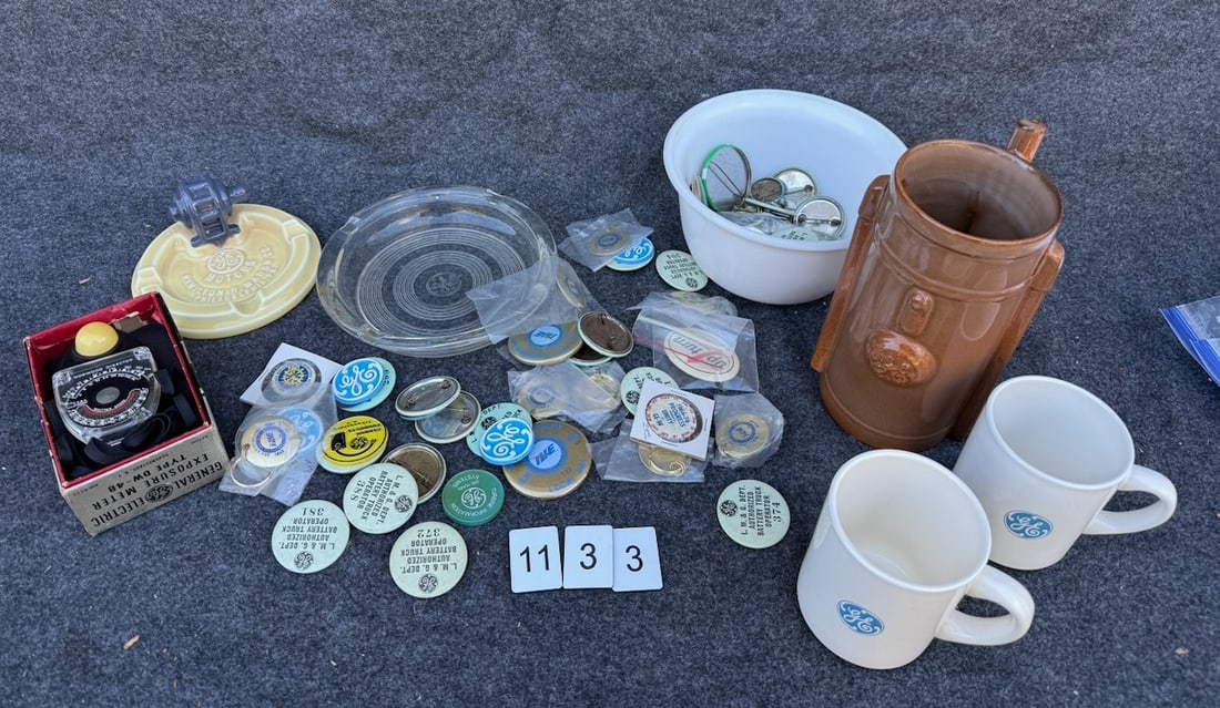 Large Group of General Electric Advertising Items (1 of 7)