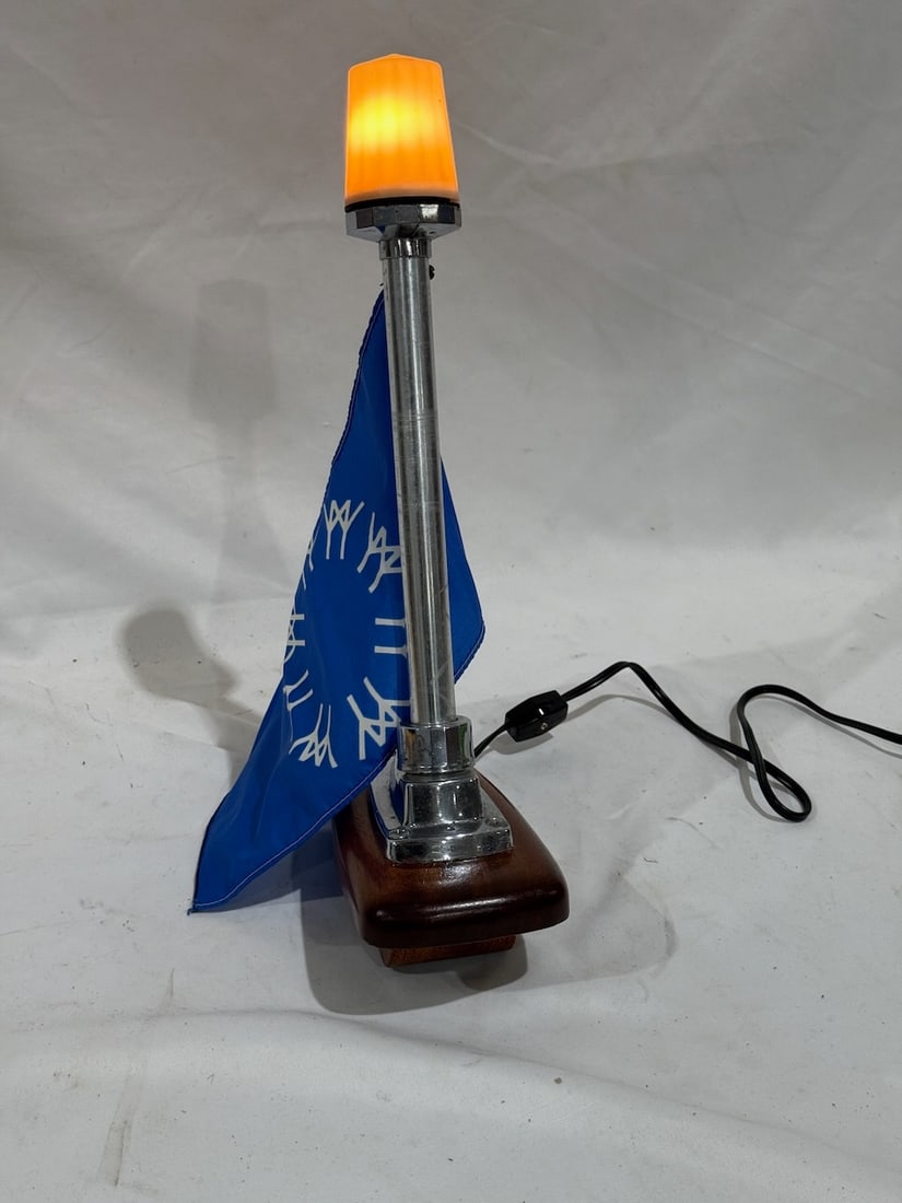 Boat Light with Flag: Light-up