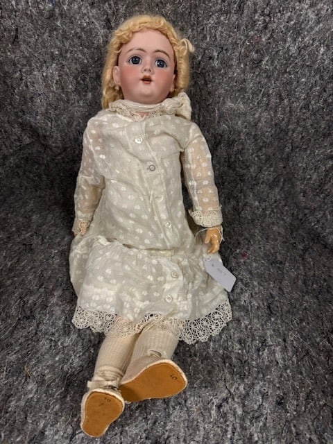 Handwerck Bisque Doll (1 of 3)