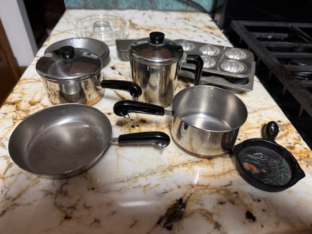 Vintage children's cookware (1 of 2)