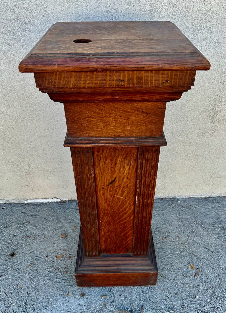 Oak Pedestal: Needs some TLC, would make a nice pedestal for Victoe II or Victor III machine