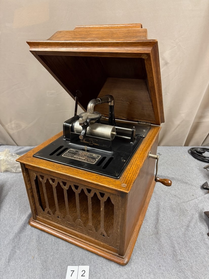 Edison Amberola BVIII Cylinder phonograph (1 of 2)