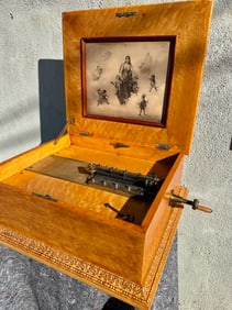 Regian 15-1/2" Disc Music Box