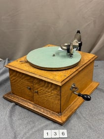 Victor Victrola VV-IV Disc Phonograph