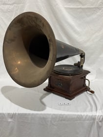 Victor II Humpback Disc Phonograph