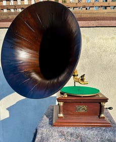 Victor VI Disc Phonograph
