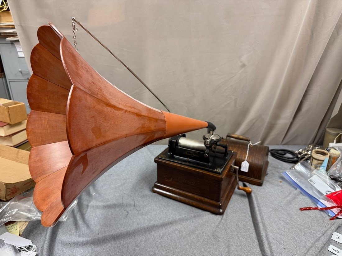 Edison Fireside Cylinder Phonograph (1 of 3)