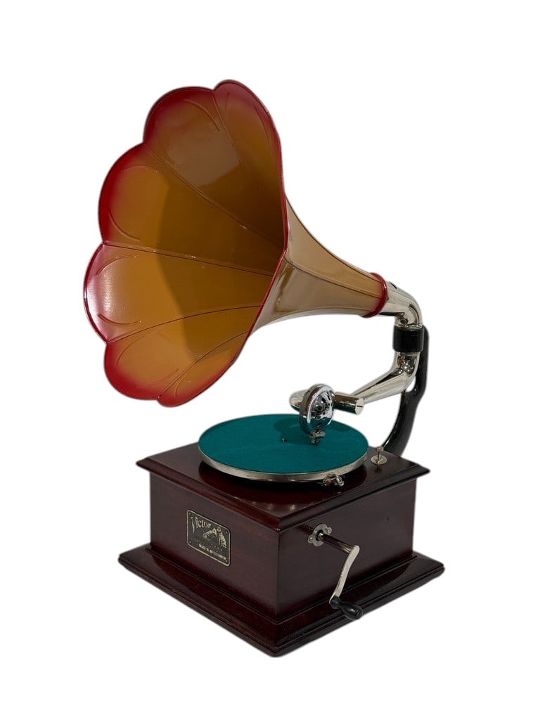Victor O Disc Phonograph (1 of 3)