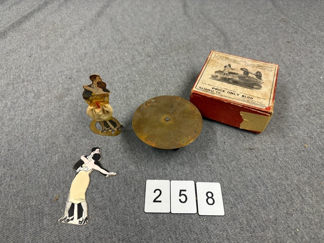 Phonograph Toy, Magnetic Dancers (1 of 2)