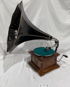Victor II "Humpback" Disc Phonograph