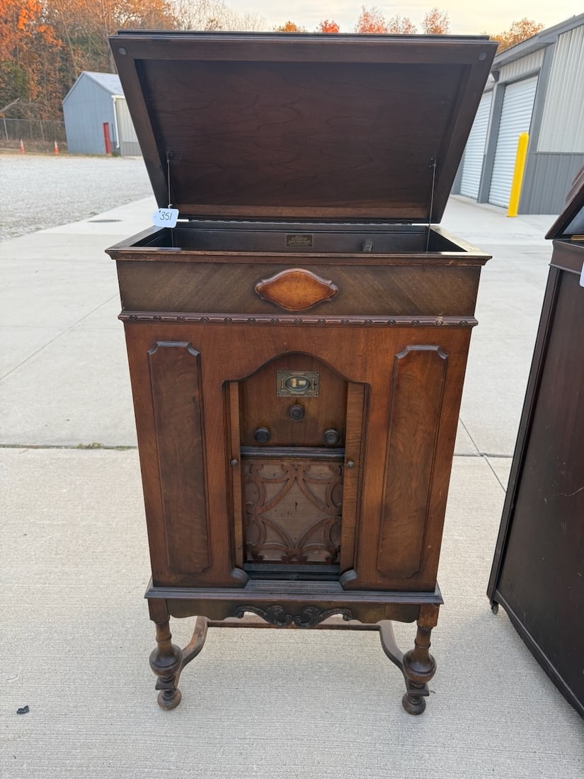 Edison C4 Radio Phonograph: Edison radio phonograph combo, Complete. Untested