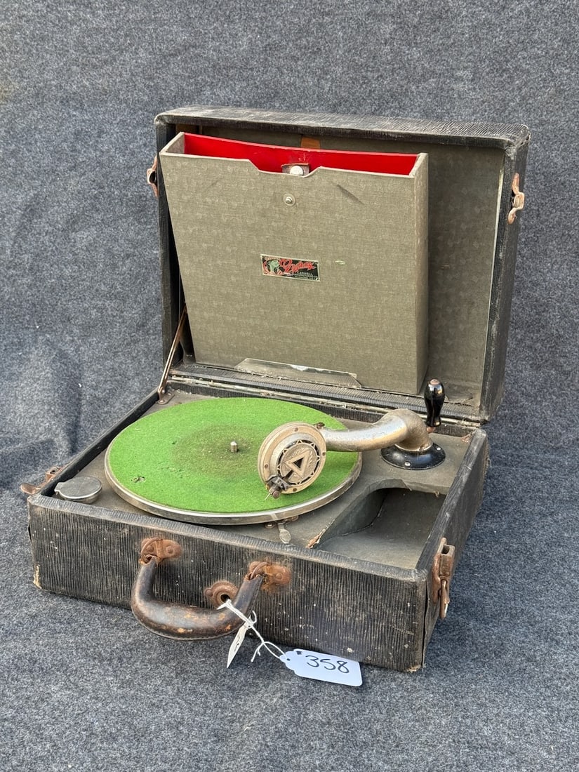 Gypsy Portable Suitcase Model Phonograph (1 of 3)