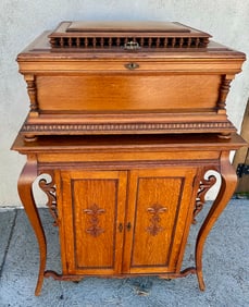 Regina Oak 20-3/4" Music Box with Matching Base Cabinet