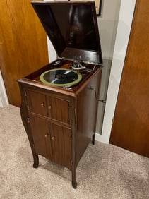 Victor Victrola VV-X Dloor Model Phonograph