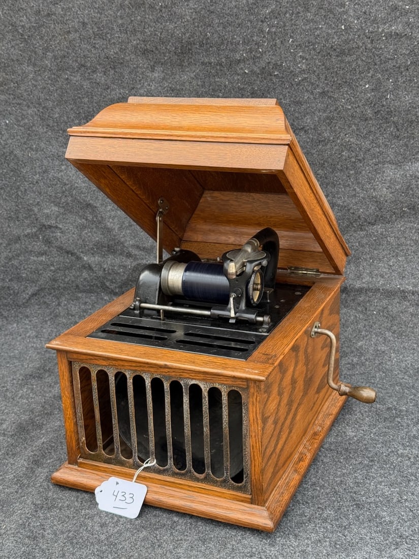 Edison Amberola 30 Cylinder Phonograph (1 of 2)