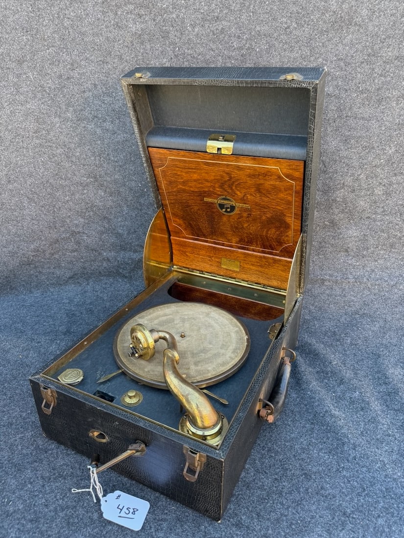 Columbia Viva-Tonal Portable Suitcase Phonograph (1 of 2)