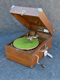 Victor VV-50 Portable Disc Phonograph