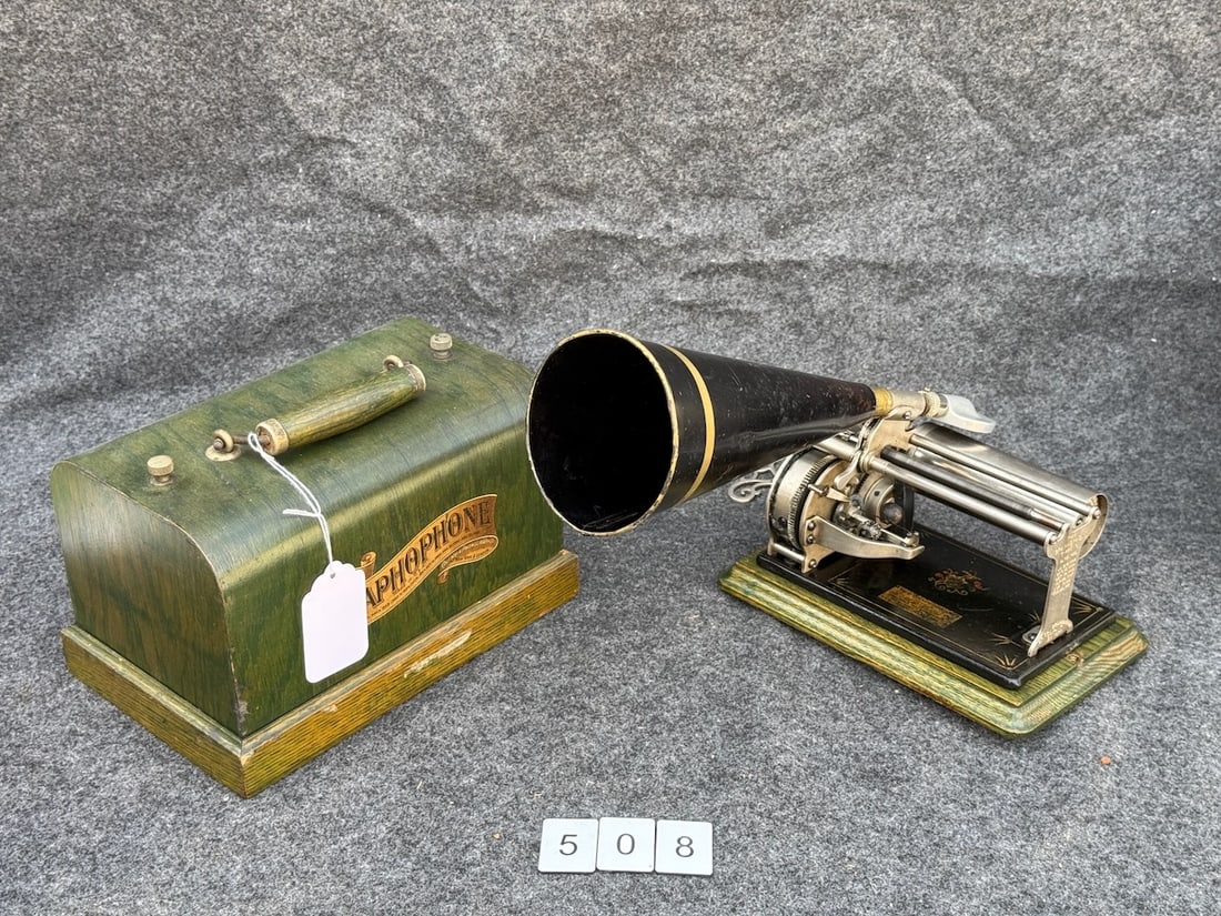 Columbia Q Cylinder Phonograph: Green oak base and cover, reproducer, fancy key, and conical horn