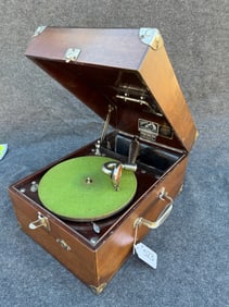 Victor VV-50 Portable Disc Phonograph