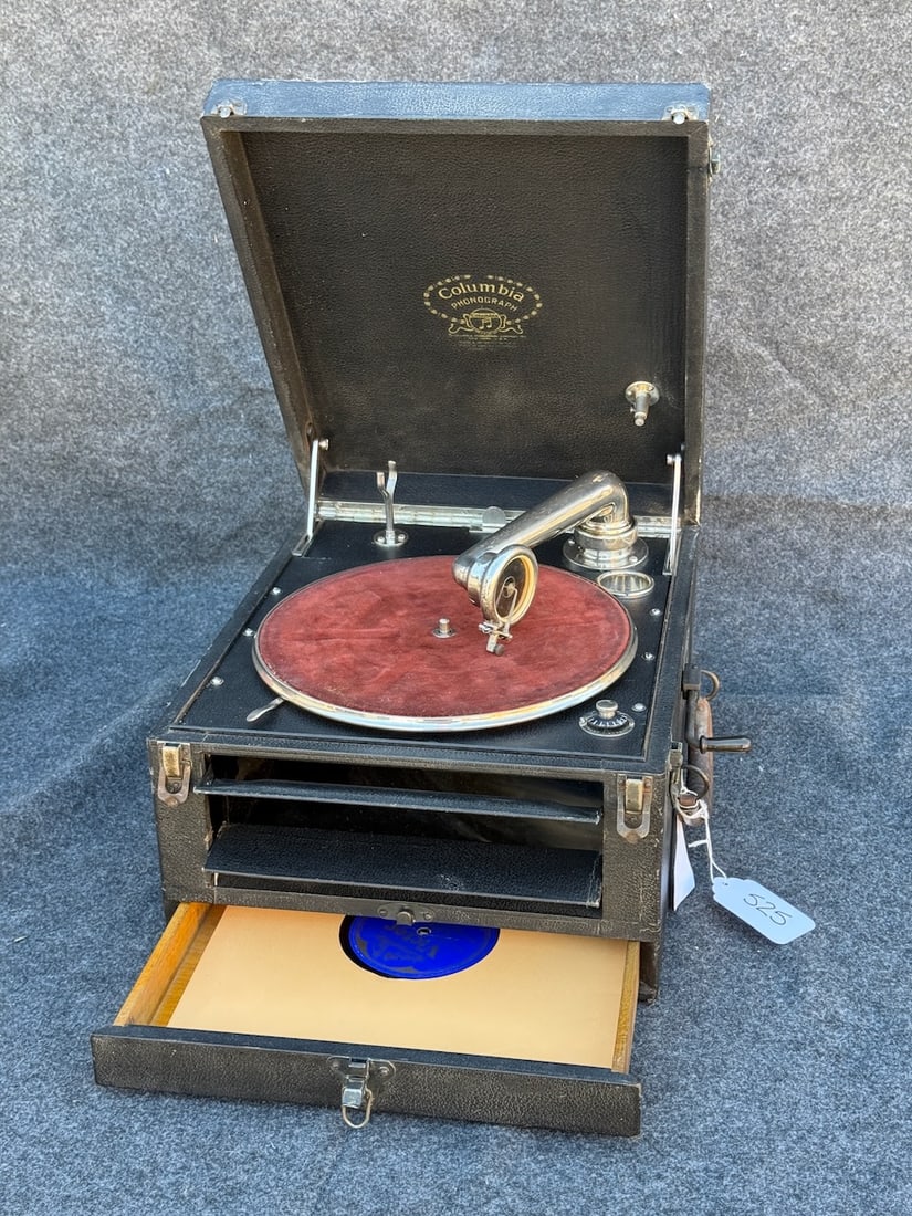 Columbia 150 Portable Suitcase Phonograph (1 of 3)
