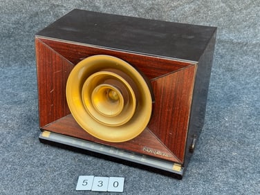 RCA Victor 1079 Bakelite Radio