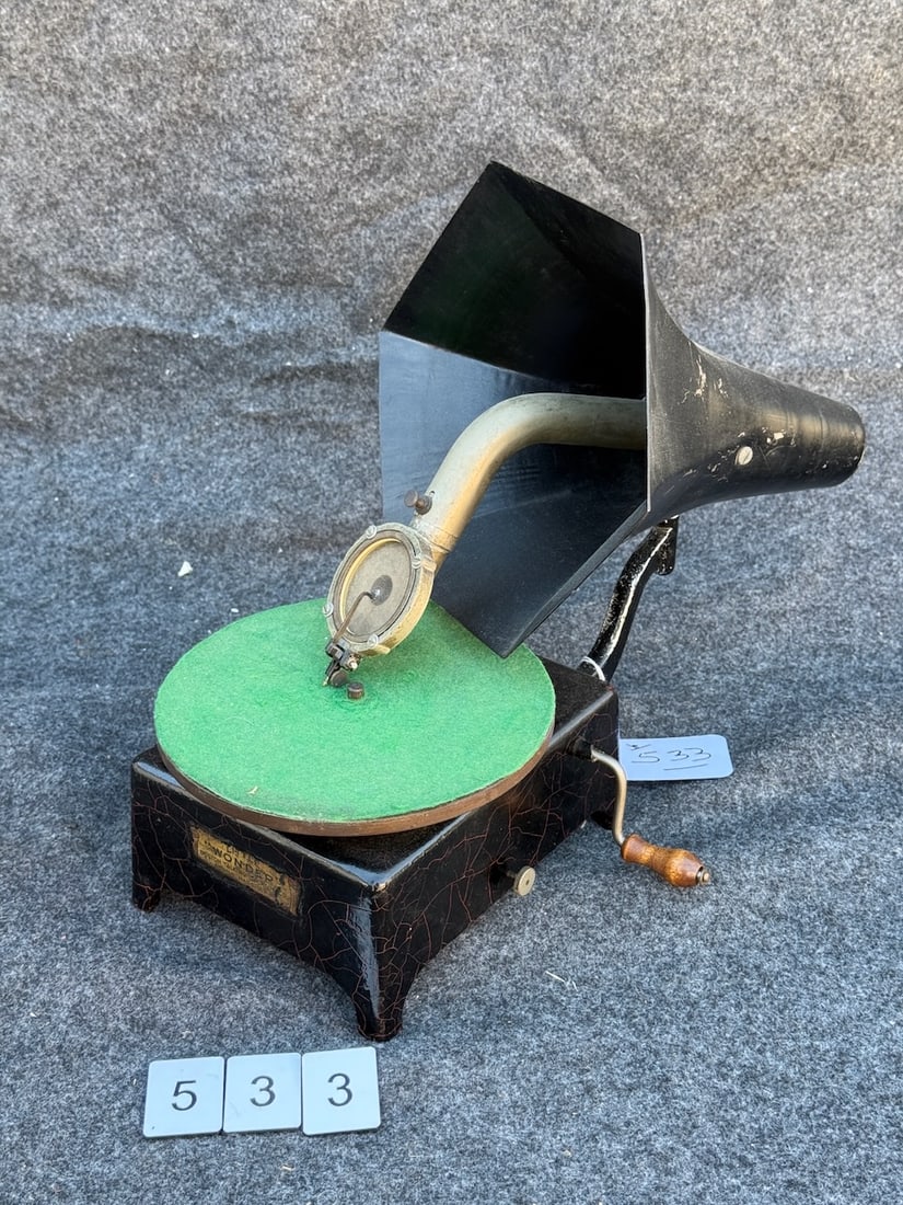 Little Wonder Disc Phonograph (1 of 3)