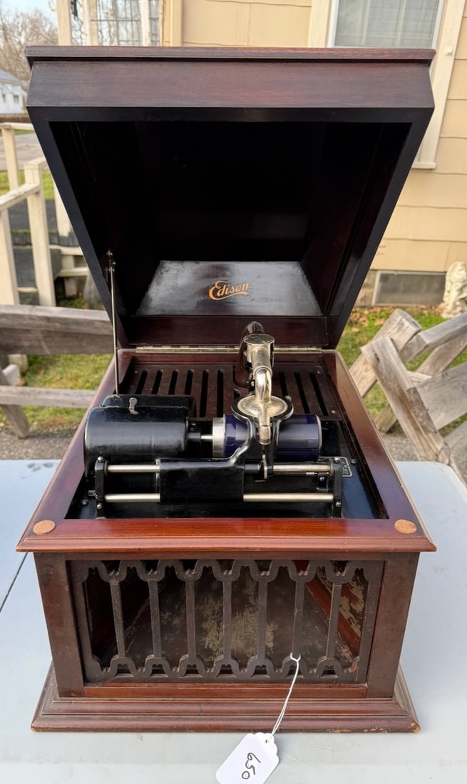 Edison Amberola Cylinder Phonograph (1 of 3)