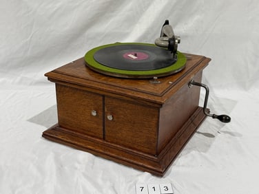 Victor VV-IVI Disc Phonograph