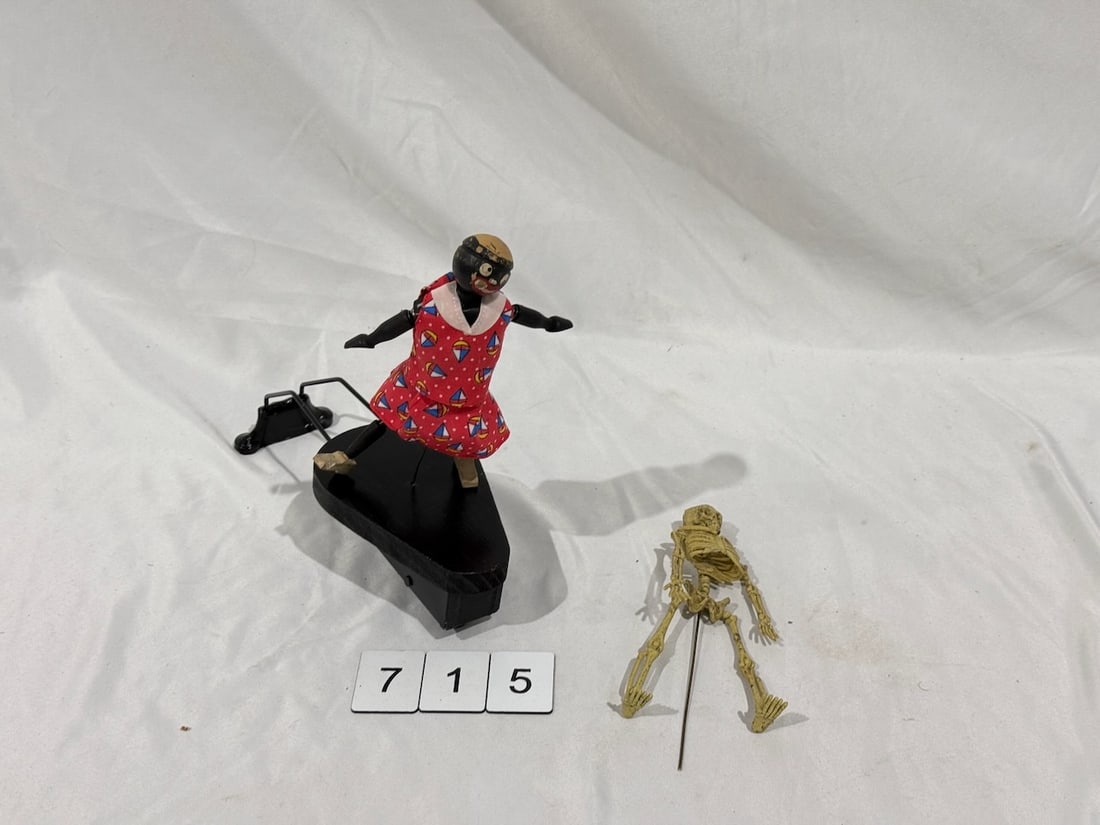 Dancing Phonograph Toy. (1 of 1)