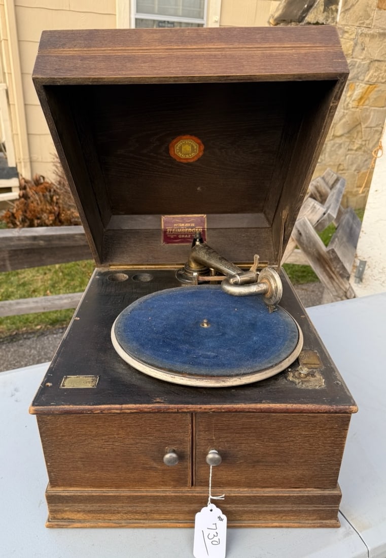 German Coin-Op Disc Phonograph: Polyphon Musik Decal. No crank