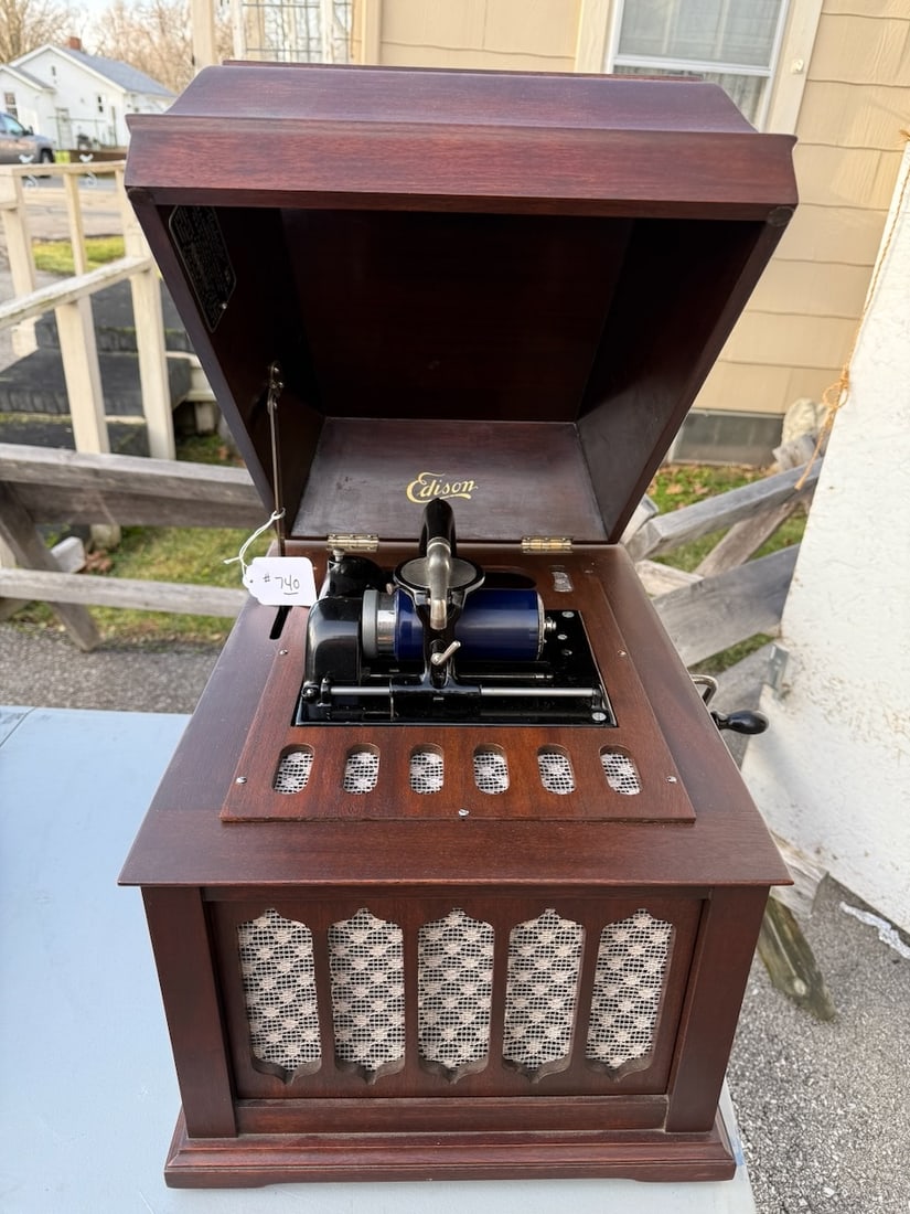 Edison Amberola 50 Cylinder Phonograph (1 of 3)