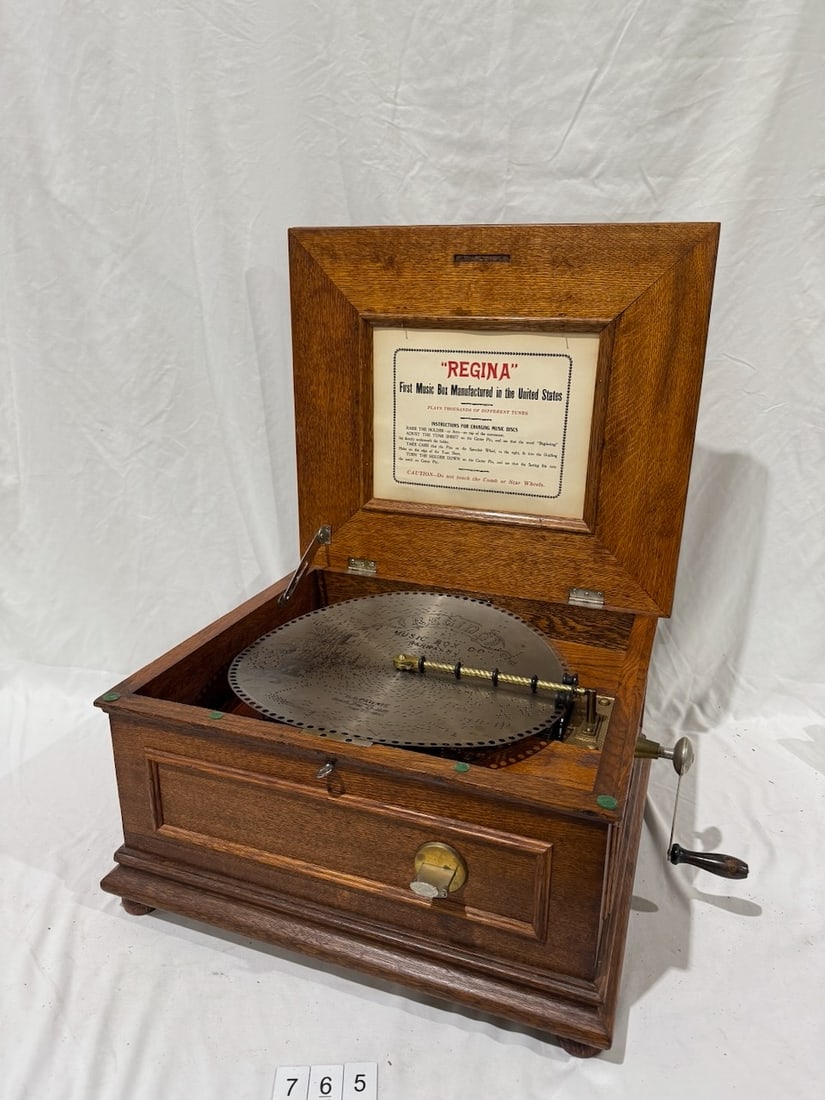 Regina Coin-op 15-1/2" Disc Music Box: Style 51, Duplex comb, short bedplate, no broken teeth, crank, 9 disc included