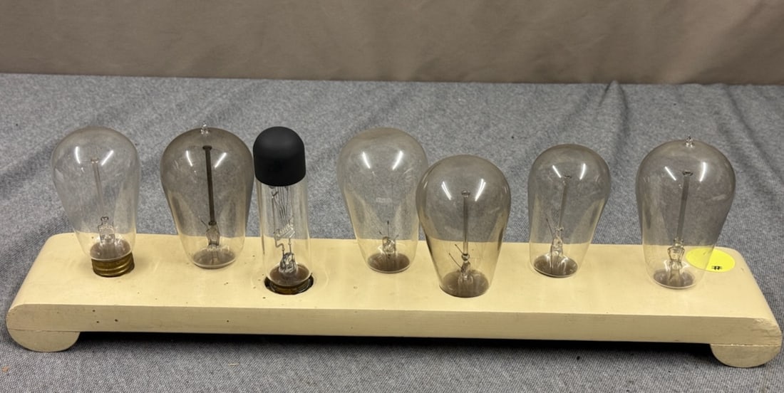 7 bulbs in holder: One lot