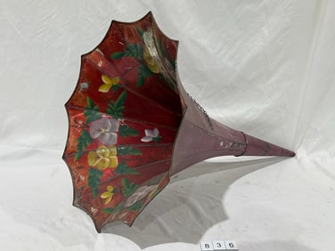 11 Panel flowered horn