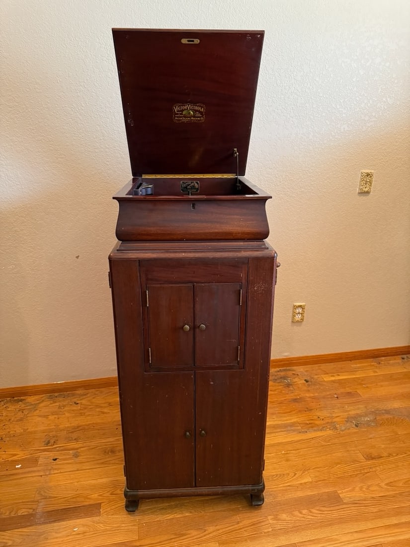 Victrola VTLA Floor Model Phonograph